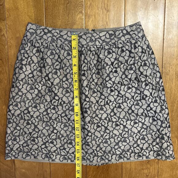 Vintage Y2K Banana Republic Embroidered Floral Mini Skirt Size 0 Tan Preppy Work - Picture 6 of 10